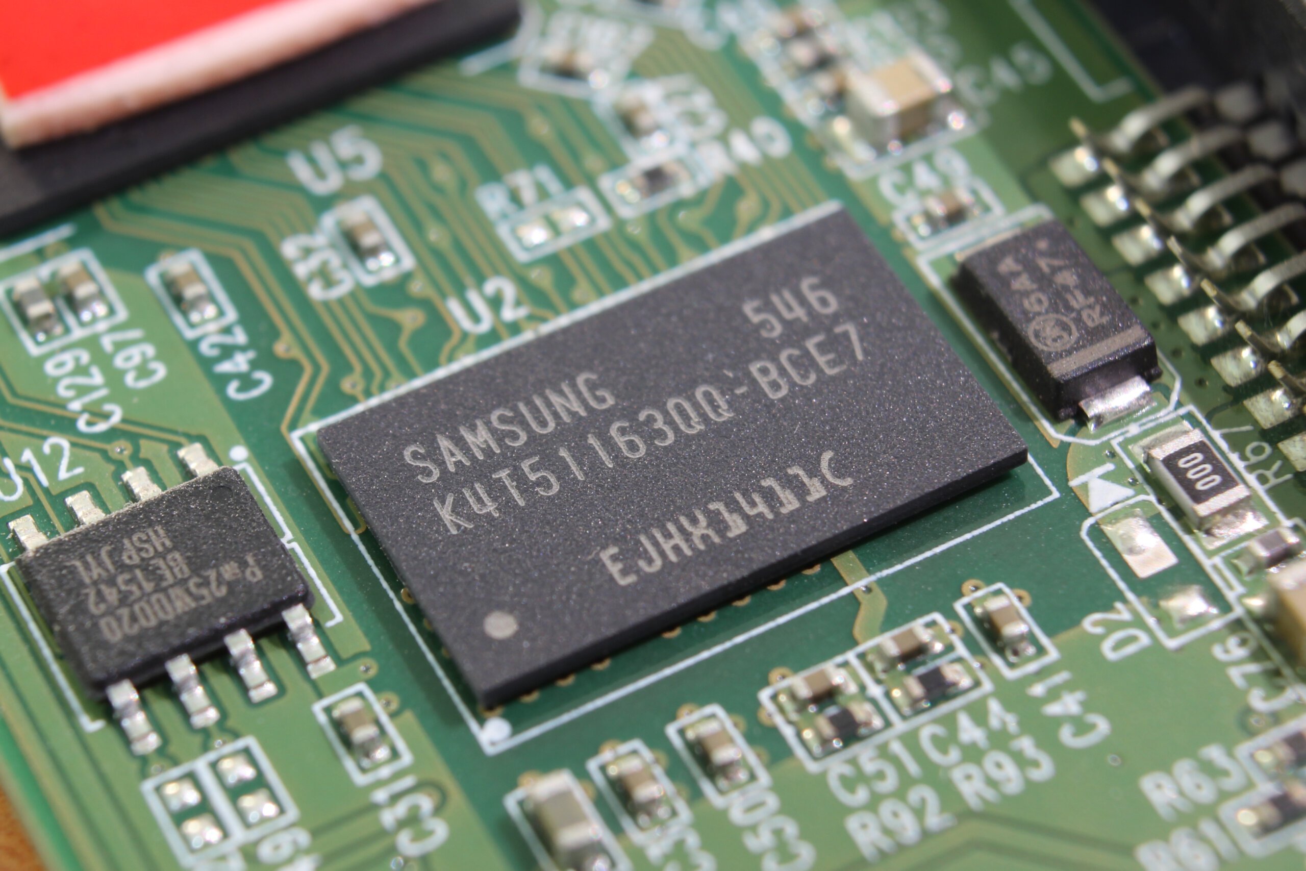 Samsung reckons its April-June quarter would see an operating profit of 600 billion Korean won (US$458 million), down from 14.1 trillion won (US$10.8 billion) a year earlier. Source: Shutterstock